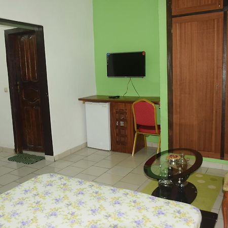 Hotel Lagrande-vi à Abidjan Extérieur photo