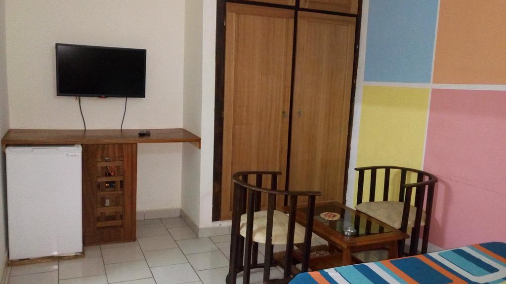 Hotel Lagrande-vi à Abidjan Extérieur photo