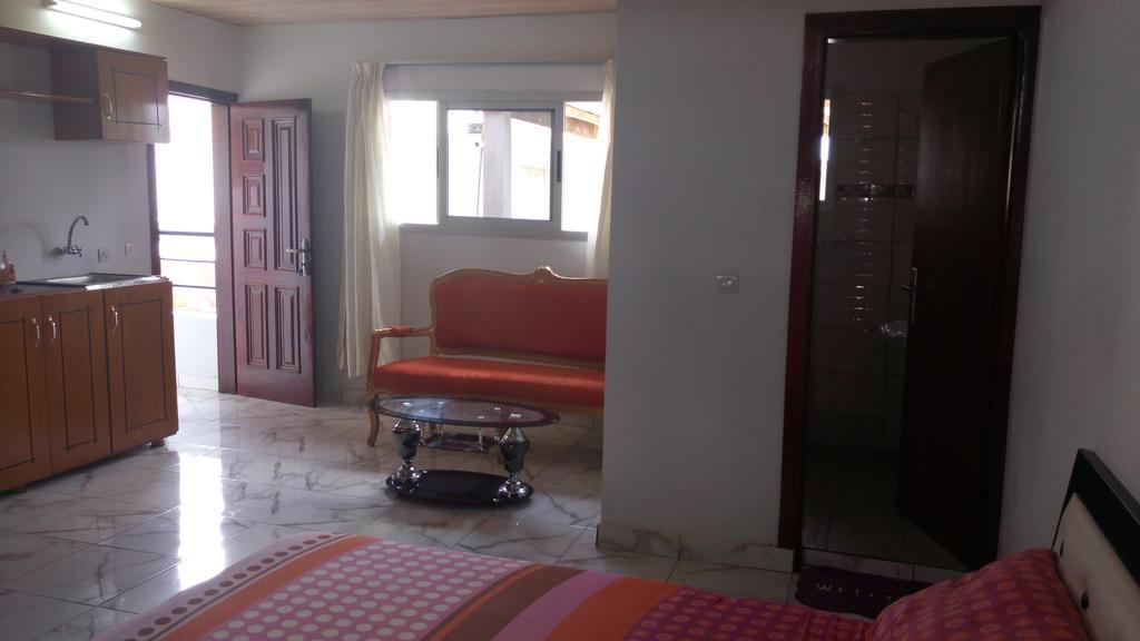 Hotel Lagrande-vi à Abidjan Extérieur photo