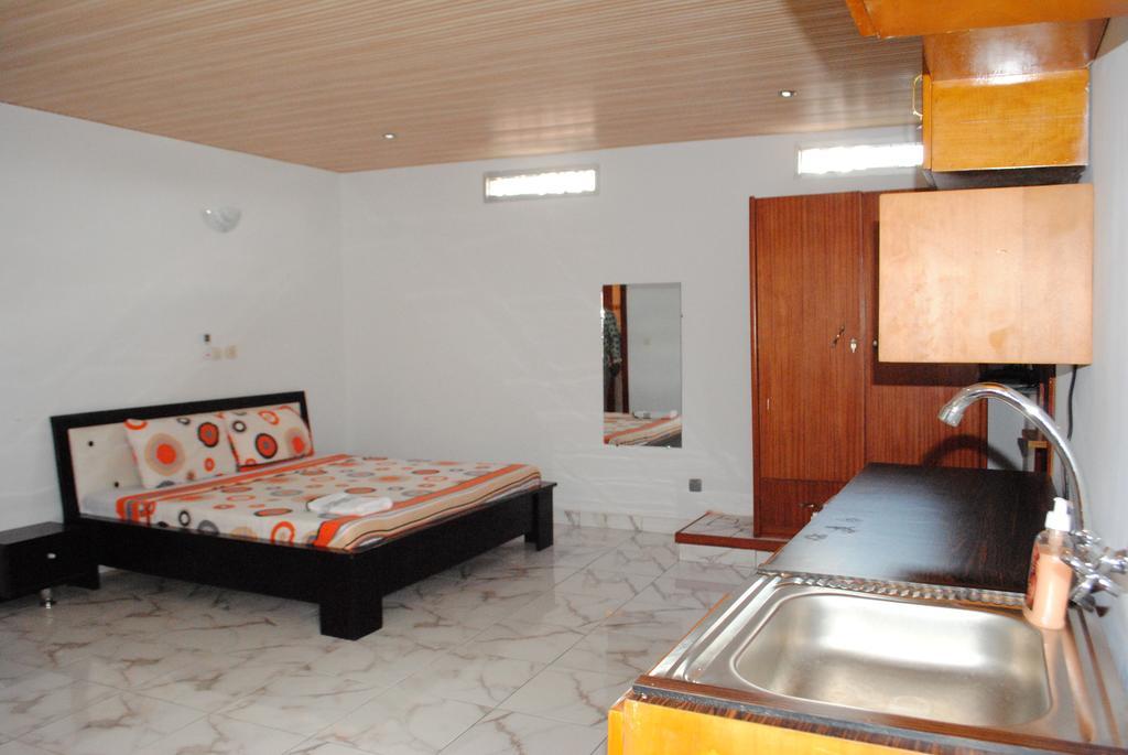 Hotel Lagrande-vi à Abidjan Extérieur photo