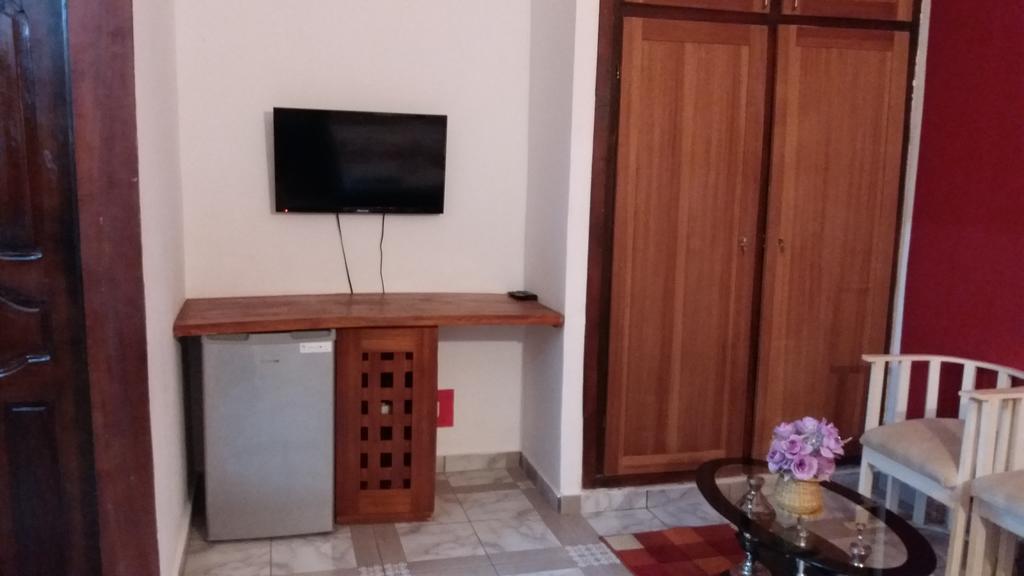 Hotel Lagrande-vi à Abidjan Extérieur photo
