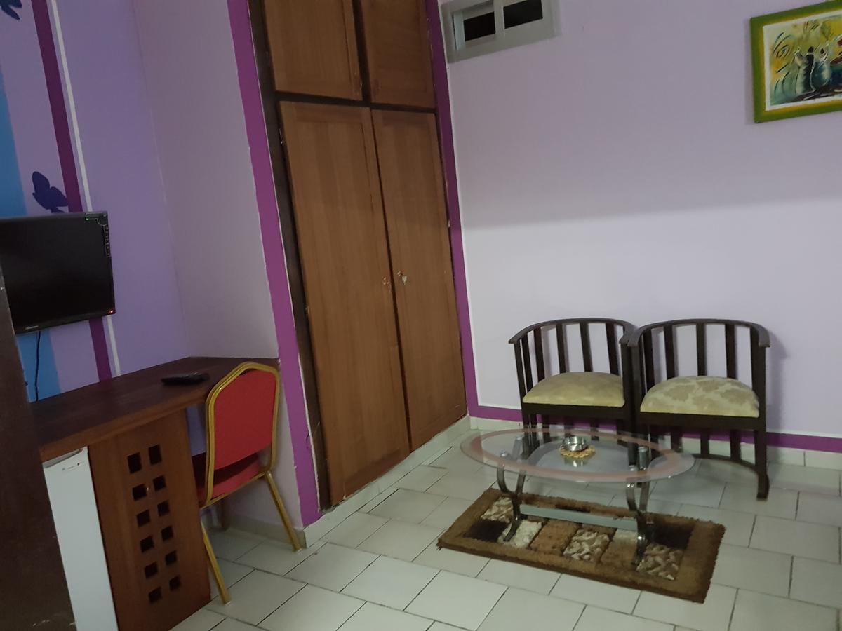 Hotel Lagrande-vi à Abidjan Extérieur photo