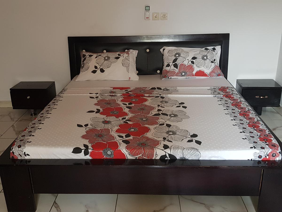 Hotel Lagrande-vi à Abidjan Extérieur photo