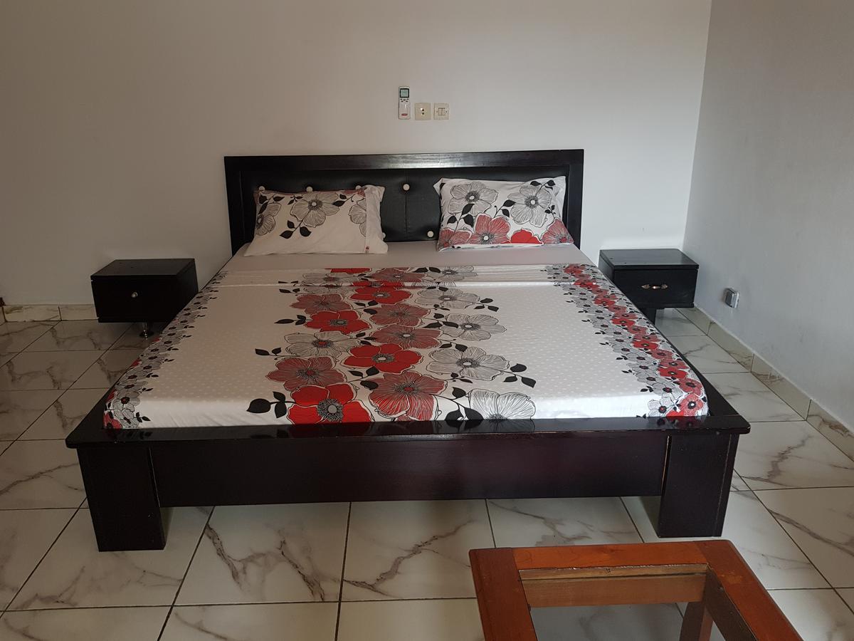 Hotel Lagrande-vi à Abidjan Extérieur photo