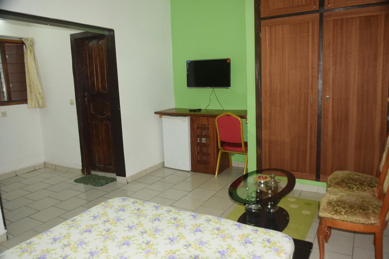 Hotel Lagrande-vi à Abidjan Extérieur photo