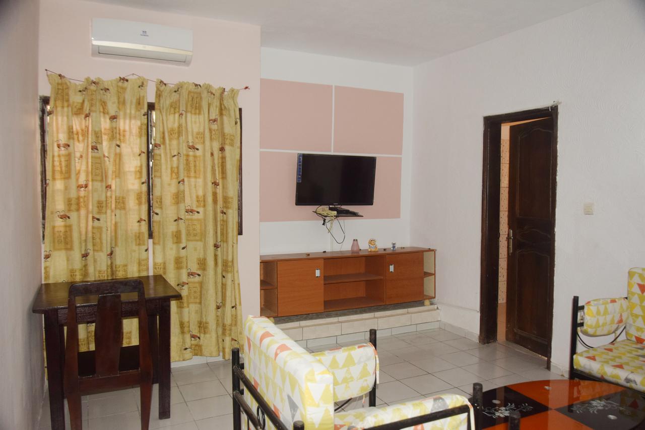 Hotel Lagrande-vi à Abidjan Extérieur photo